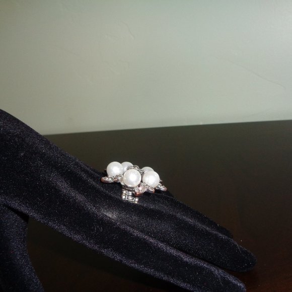 Costume jewelry- flower ring - Picture 10 of 11